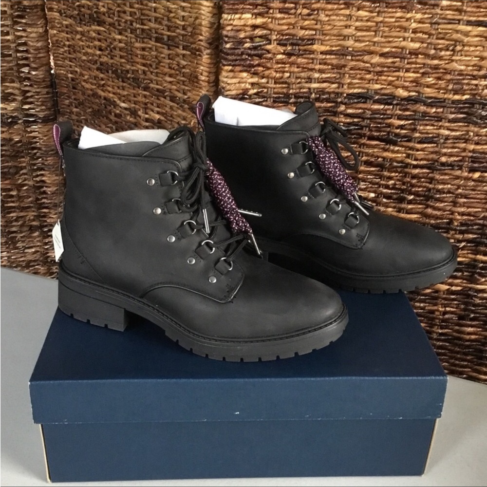 COLE HAAN NWOT LACEUP BLACK WATER PROOF BOOTS FINAL PRICE - Picture 4 of 16